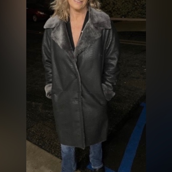 🔥HIDESOCEIETY 100% GENUINE SHEARLING COAT. GENUINE REAL FUR COAT FROM SPAIN - Picture 1 of 14